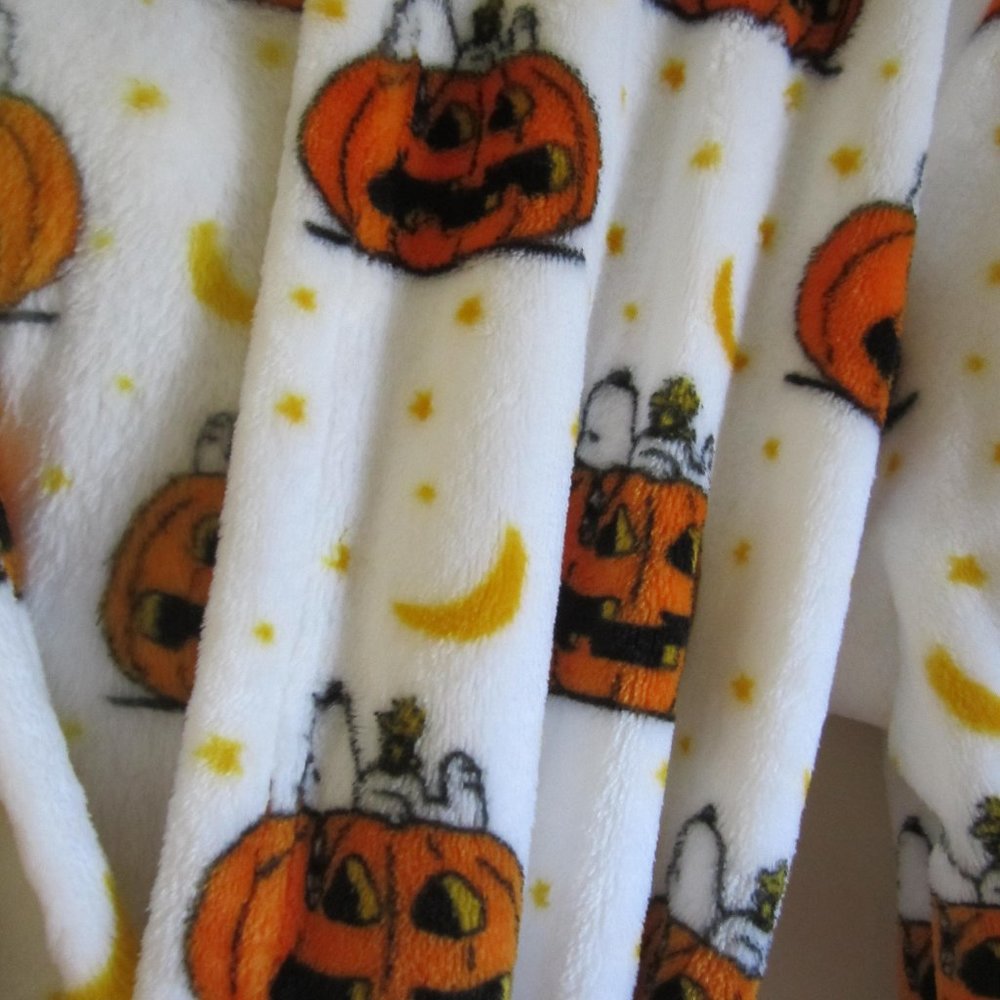 Snoopy Peanuts Berkshire Halloween Bathrobe Plush Robe Hooded Sleepwear Women - Picture 3 of 4